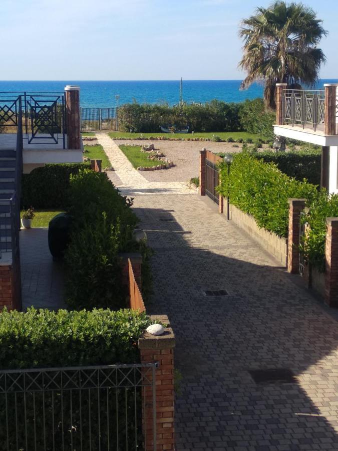 Villa Mansarda Camelie Via Dei Normanni, 45 Campofelice Di Roccella Exterior foto